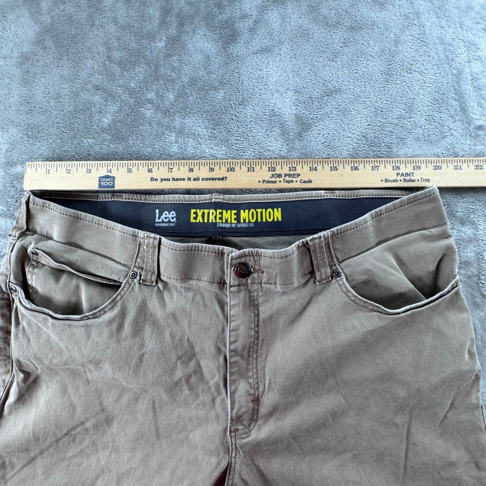 Lee Extreme Motion Pants Mens 44x32 Straight Taper Khaki Stretch Casual Work - Picture 4 of 13